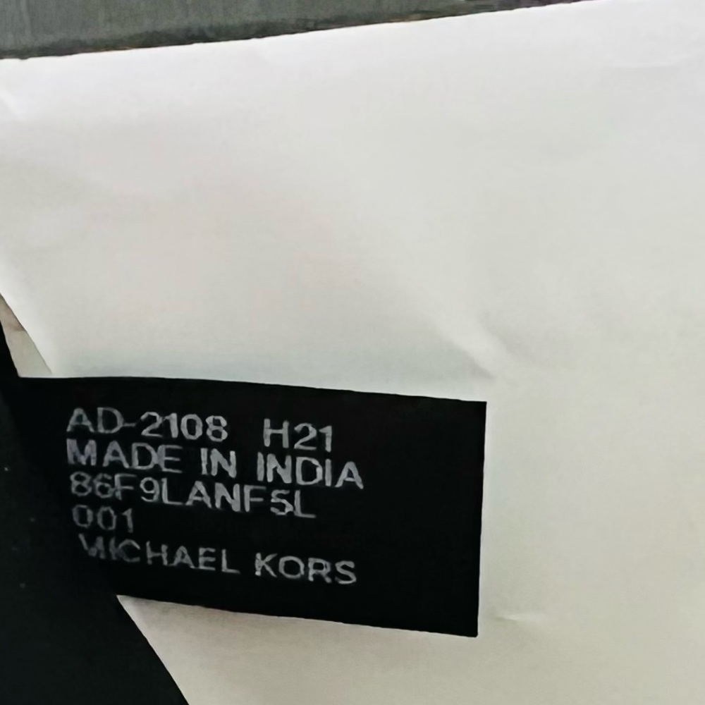 Michael Kors Andy Men’s Slim Billfold Wallet - Picture 11 of 14